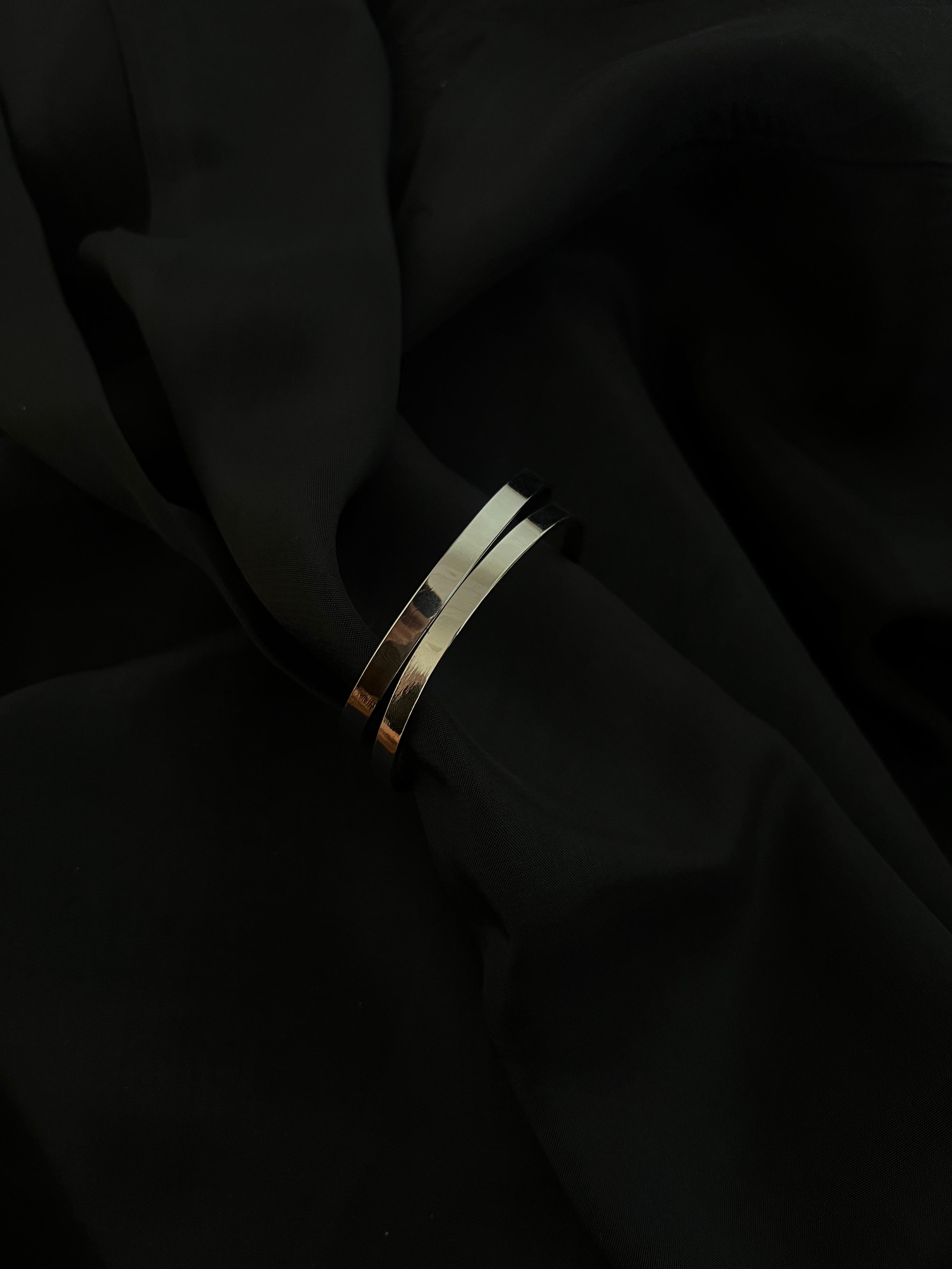 Silver bangle BN01